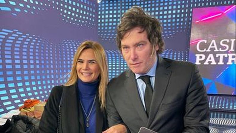 Javier Milei junto con Amalia Granata
