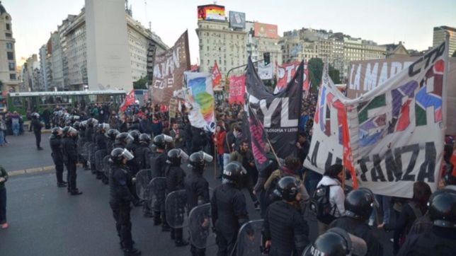 trabajadores de pepsico cortan la 9 de julio por la reapertura de la planta