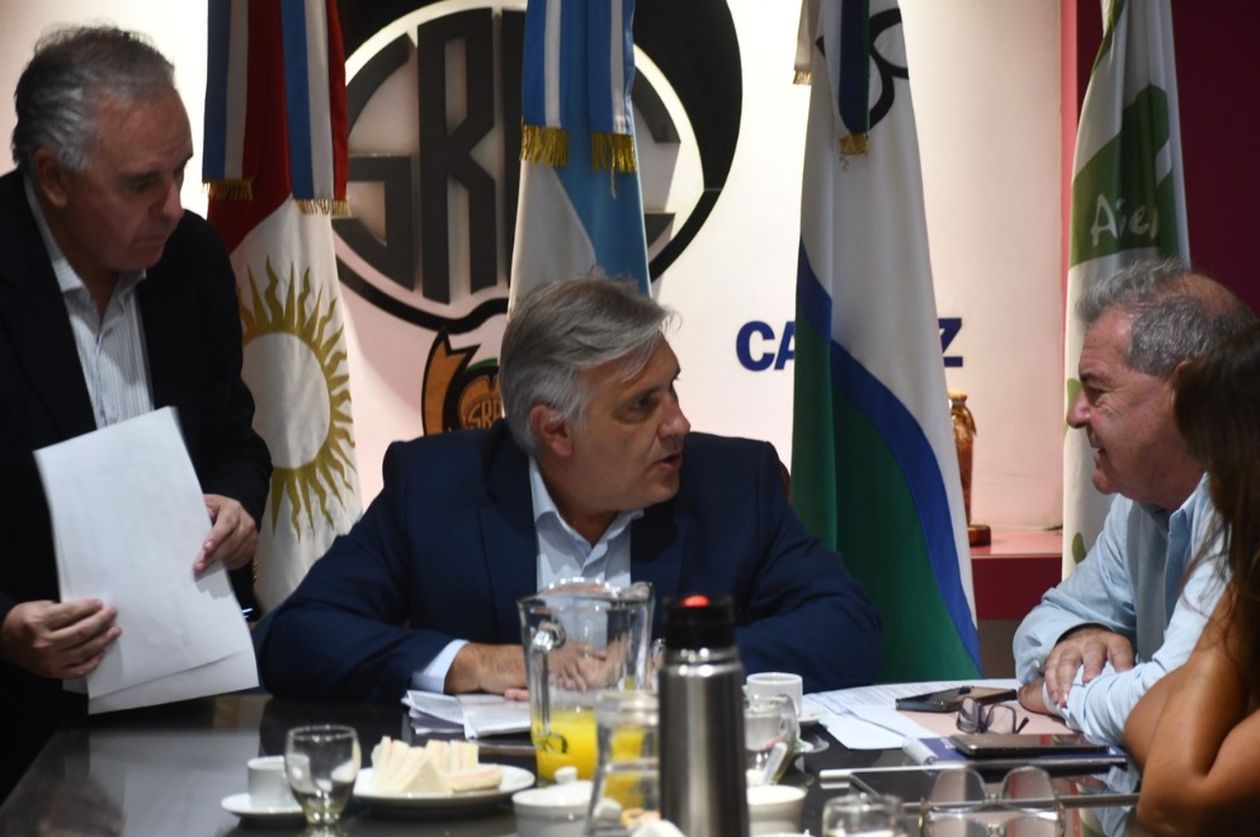 El gobernador de Córdoba, Martín Llaryora, y su ministro de Bioagroindustria, Sergio Busso.&nbsp;