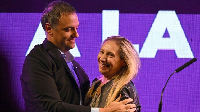 Manuel Adorni y Karina Milei