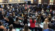 Legislatura bonaerense: Diputados vuelve a sesionar con el enroque en LLA y un reclamo por zona fría
