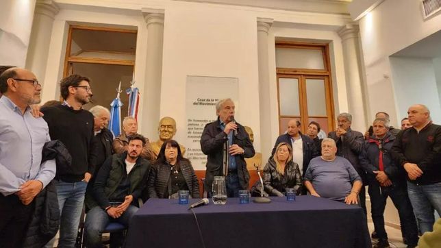 Juanjo Ávarez, junto a los gremios que apoyan a Massa en Córdoba.