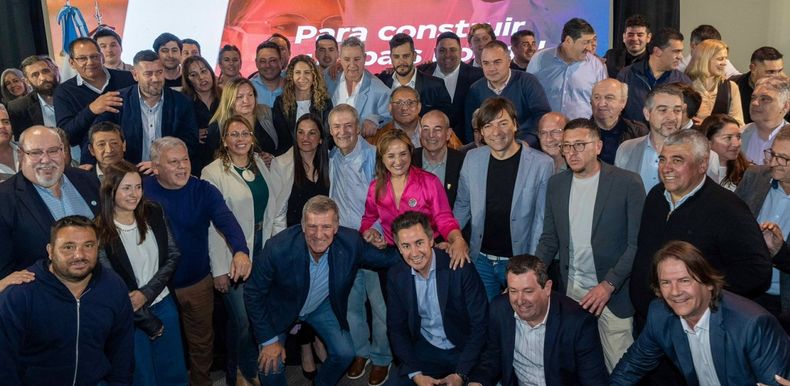 A inicios de la semana, Juan Schiaretti junto a Martín Llaryora se reunieron con intendentes de la UCR, el Pro y el vecinalismo. 