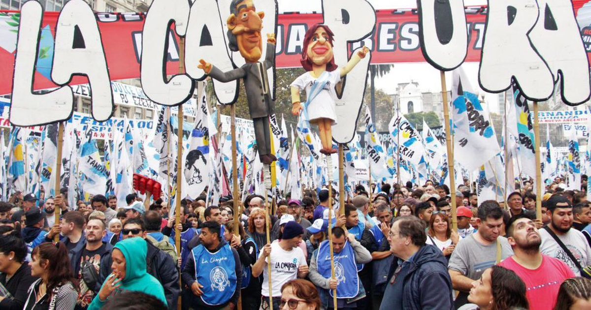 La Cámpora muestra todo lo que tiene en un sábado de supermilitancia