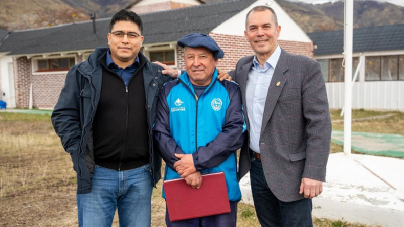 Claudio Vidal y Daniel Álvarez en la Planta Estable de Lago Roca, en El Calafate.  