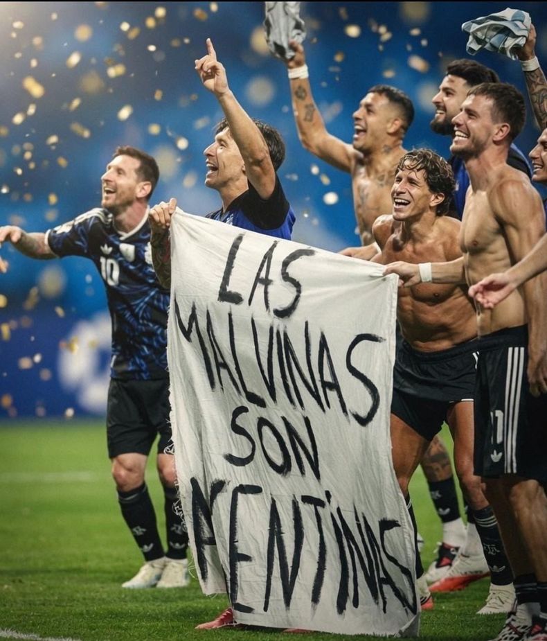 Los jugadores de la Selección con la bandera de Malvinas, un acto que descolocó al gobierno de Javier Milei.&nbsp;