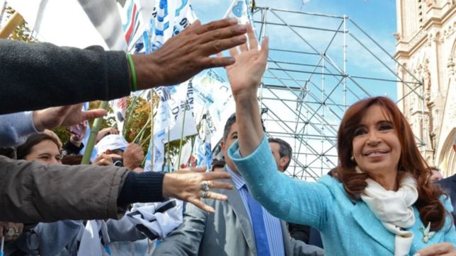 el gobierno organizo un megafestejo en rosario y se especula con un lanzamiento de cfk