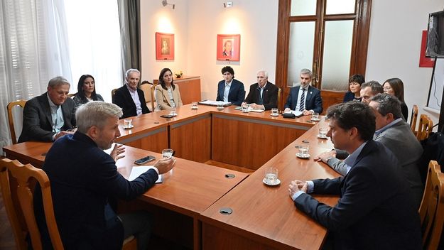 Rogelio Frigerio junto a representantes de la UIER y el Consejo Empresario. El Círculo Rojo de Entre Ríos se entusiasma con la reforma laboral.