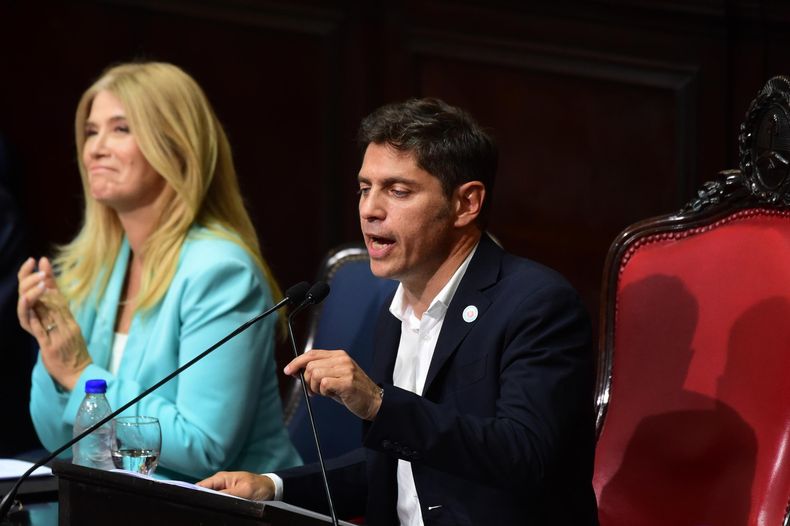 Axel Kicillof, en la Legislatura, con Javier Milei en la mira.