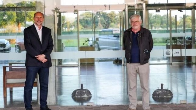 perotti paga el apoyo de upcn y ate con el pase a planta de 2.500 contratados