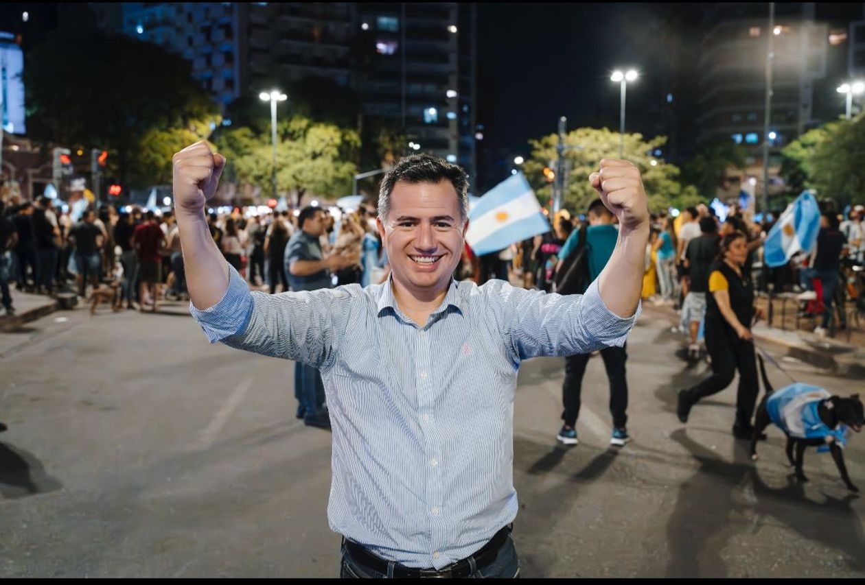 Gabriel Bornoroni durante los festejos por el triunfo de Javier Milei en Córdoba.&nbsp;