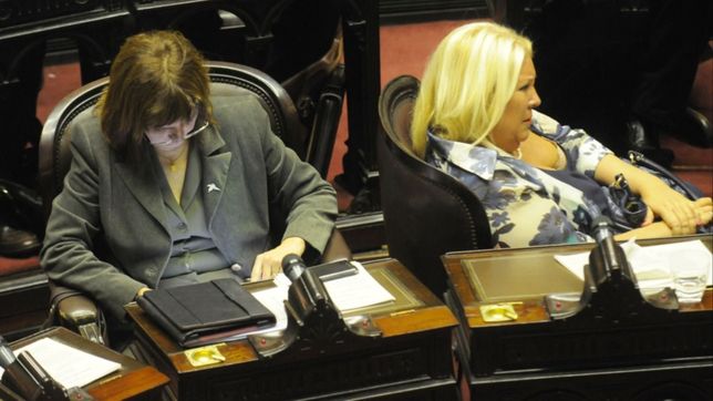 carrio amaga (otra vez) con retirarse y dice que cuando agita macri no pasa nada