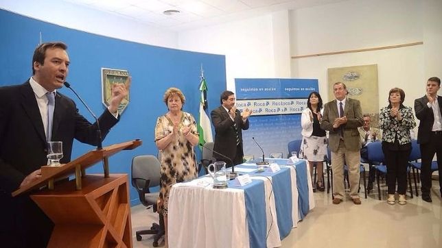 soria lleno de flores a su gestion y de criticas a la de weretilneck