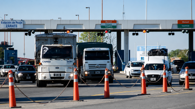 Privatización de rutas: Toto Caputo convalidó el tercer aumento de peajes para Cartellone desde abril