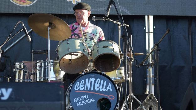 Sergio Capovilla, presidente comunal de Colonia Alemana, en el norte de Entre Ríos, y batero en el grupo Centella.
