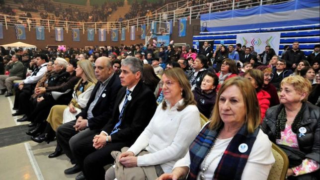 alicia k no les pago el sueldo a estatales y le echa la culpa a macri