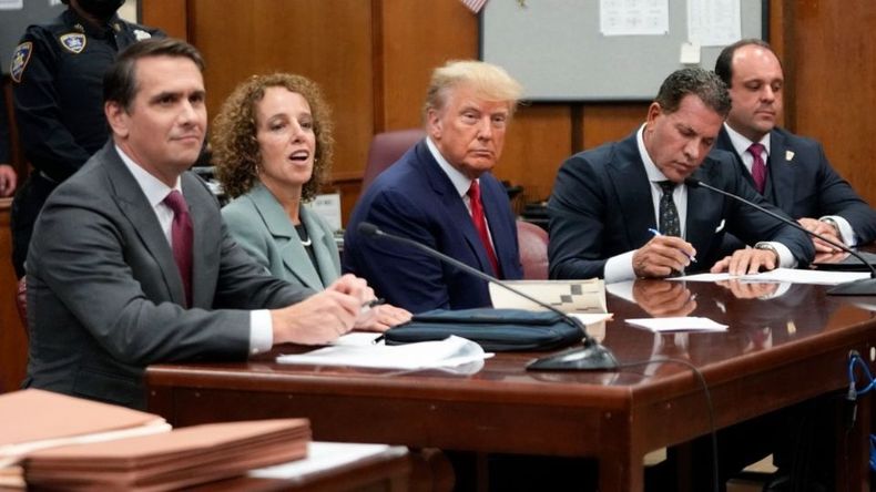 trump ante el tribunal.jpg