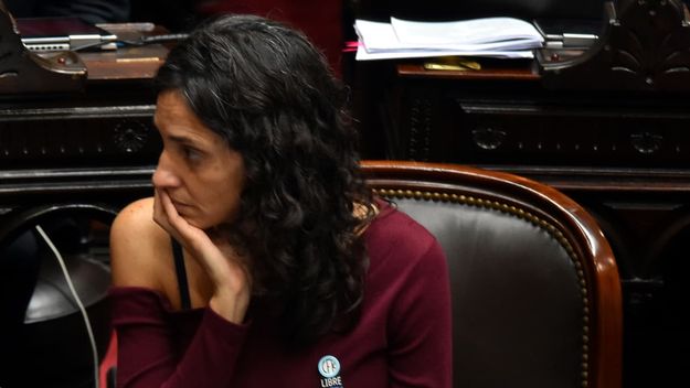La votación de los proyectos para llevar al banquillo a Adorni fue pedida por Paula Penacca, de Unión por la Patria.