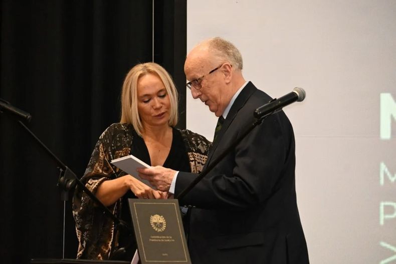 María Cecilia Vranicich junto a Julio De Olazábal, primer fiscal general de Santa Fe.
