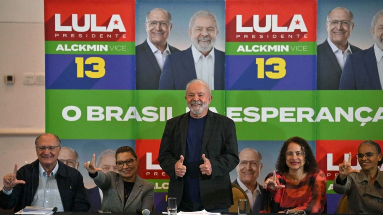 La primera encuesta prendió la mecha de otra campaña caliente en Brasil