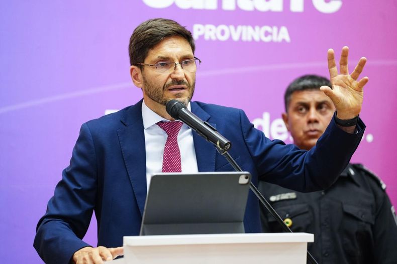 Maximiliano Pullaro en la conferencia de prensa que le puso fin al motín policial en Santa Fe.