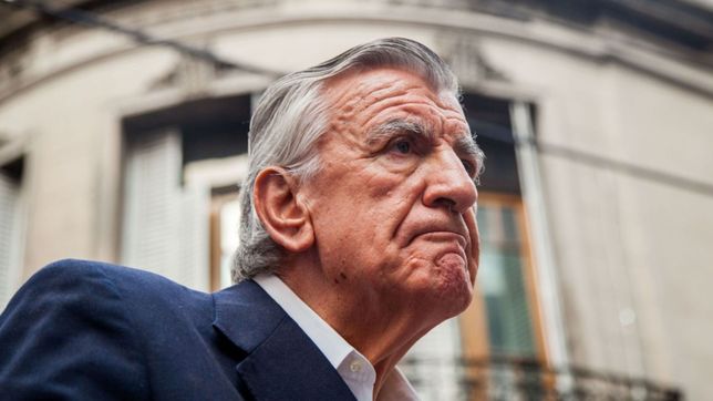 gioja entrego el pj en un acto con ausencias notorias y sospechas de fuego amigo