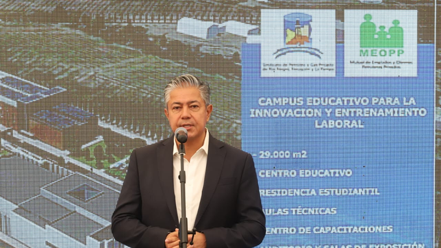 Rolando Figueroa espera que la Legislatura de Neuquén apruebe su proyecto para obras y solventar deuda.