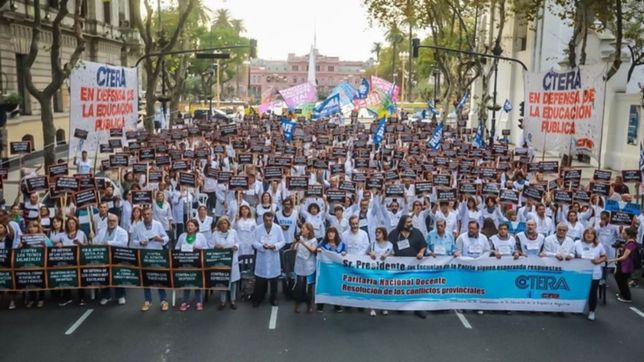 tras el paro a vidal, docentes le reclaman a macri por la paritaria nacional