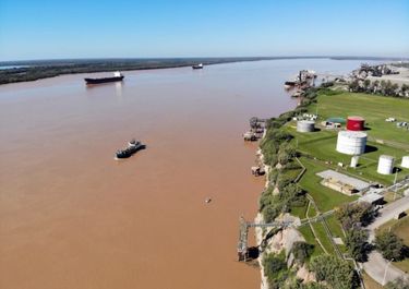 Nueva disputa en la hidrovía: 15 empresas compiten por el dragado