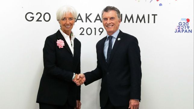 tarde, pero no del todo: el fmi admite que le presto demasiado a macri