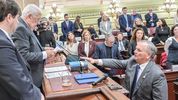 Felipe Michlig jura como presidente de la Convención Reformadora de Santa Fe. Felipe Michlig jura como presidente de la Convención Reformadora de Santa Fe.