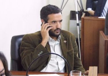 El socialismo planta internas dentro de 1 País en Hurlingham e Ituzaingó