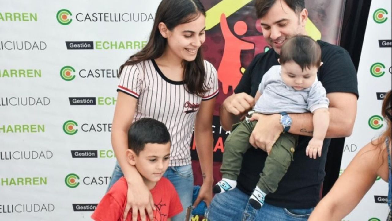 Castelli: Echarren entregó viviendas con servicio de internet gratuito