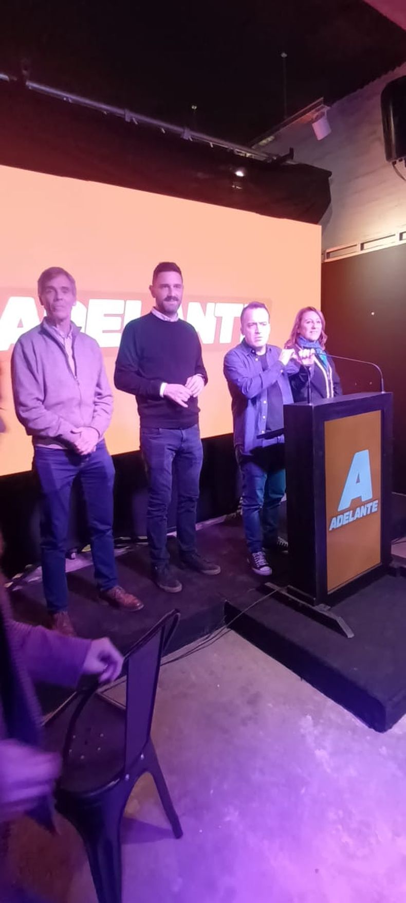 Seghezzo, Estévez, Blanco y Fein al cierre de la noche en el búnker socialista.
