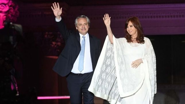 segun el gobierno, alberto, cristina y maximo son una gran familia