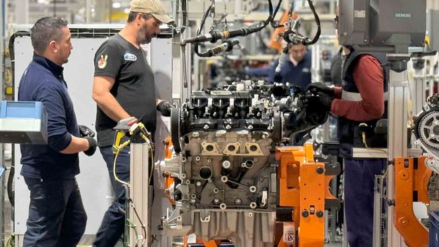 Toto Caputo festeja: la actividad económica del INDEC se revisó al alza.