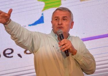 Morales aterriza en Santa Fe para bendecir el frente de frentes