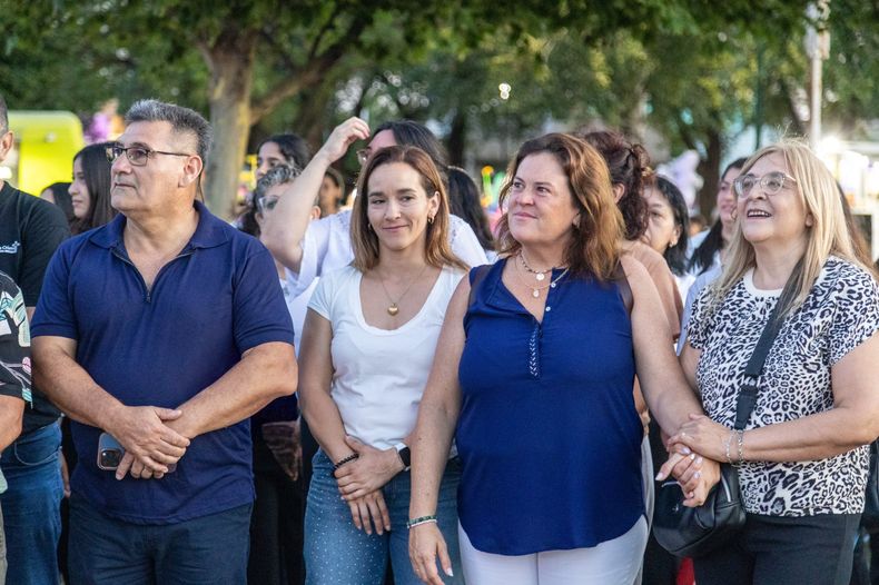 Emocionada, en los d&iacute;as finales de 2025, Fernanda Alonso se ali&oacute; al evangelismo para el evento "Pico bendecido".