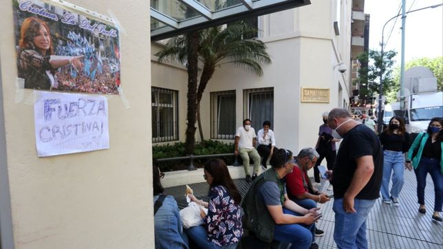 cfk continua internada con una buena evolucion clinica