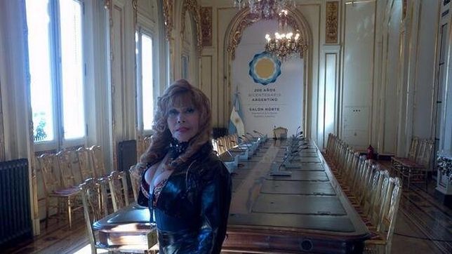 en medio de la conferencia de moyano, irrumpio la tigresa del oriente en la rosada