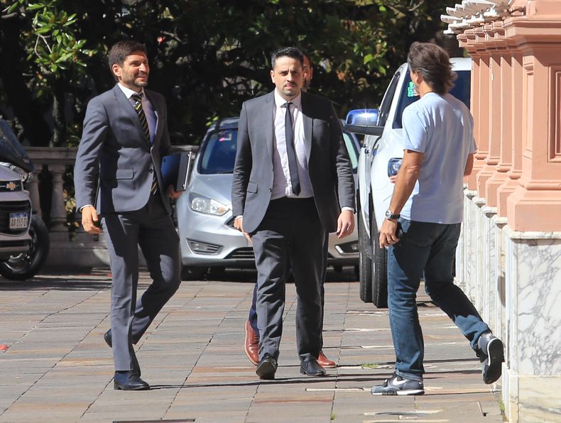 El gobernador de Santa Fe Maximiliano Pullaro llegando a la Casa Rosada.