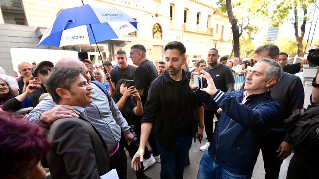 Axel Kicillof al llegar a la reunión del Consejo del PJ bonaerense