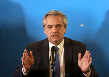 Como Moroni con la edad jubilatoria, ahora Fernández relativiza el tarifazo