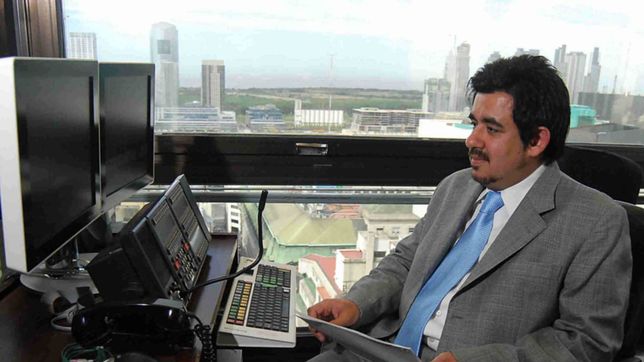 #thearliashow: lo mandan a espiar y toca timbre