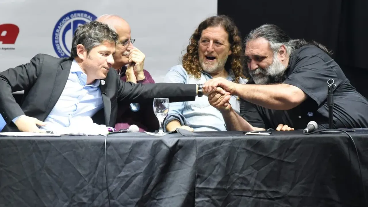 El conflicto salarial en el arranque de 2026 complica la relación de Kicillof con los gremios docentes y estatales