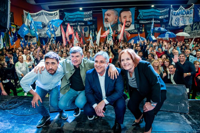 Martín Llaryora, Alejandra Vigo, Daniel Passerini y el gremialista de ATSA, Ricardo López, fueron los oradores en el acto por el Día de la Lealtad Peronista. Martín Llaryora, Alejandra Vigo, Daniel Passerini y el gremialista de ATSA, Ricardo López, fueron los oradores en el acto por el Día de la Lealtad Peronista.