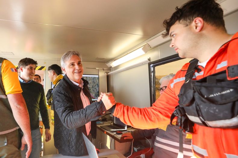 Martín Llaryora, en la base operativa de Villa Yacanto, donde se registró el mayor incendio del año en Córdoba.