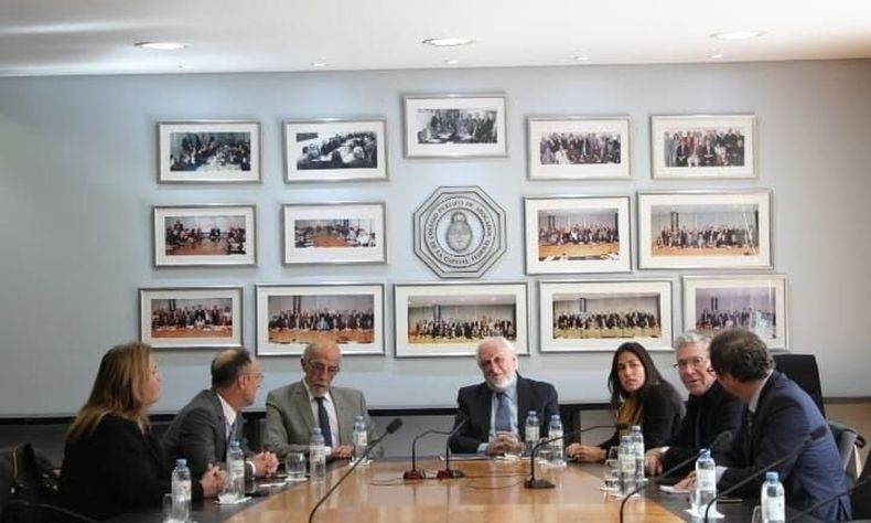 La lista oficialista Unidad en Defensa de la Abogacía, se perfila para retener el poder en el Colegio de Abogados con Alejandra García como sucesora de Ricardo Gil Lavedra.&nbsp;&nbsp;