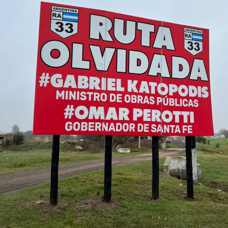 Un cartel ubicado en rutas de Santa Fe durante la gestión de Omar Perotti.