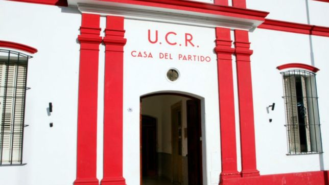 benedetti lo hizo de nuevo: cerro una ucr acuerdista ideal para frigerio